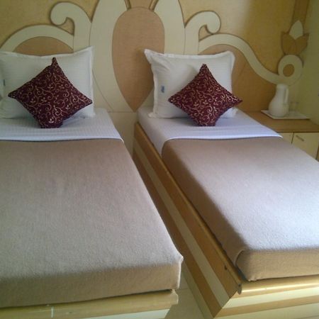 Hotel Om Sai Palace Pune Zewnętrze zdjęcie
