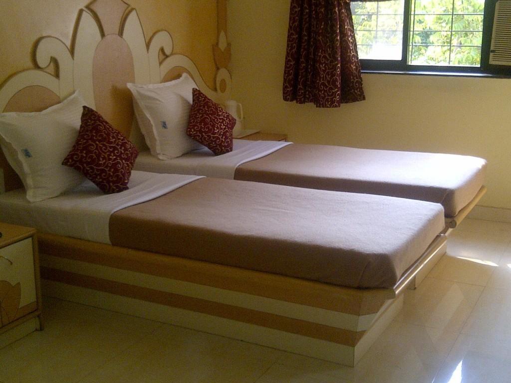 Hotel Om Sai Palace Pune Zewnętrze zdjęcie
