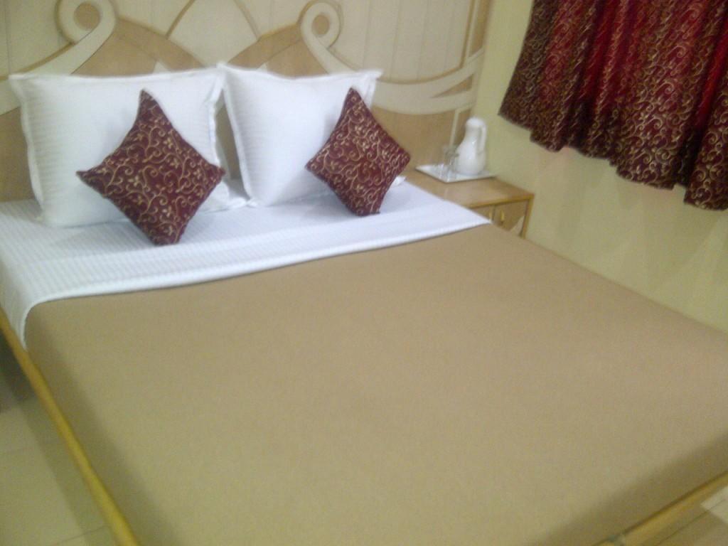 Hotel Om Sai Palace Pune Pokój zdjęcie