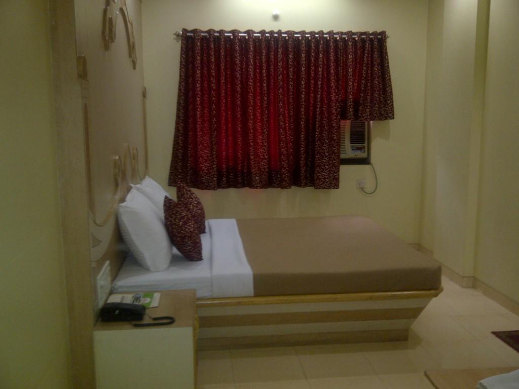 Hotel Om Sai Palace Pune Pokój zdjęcie
